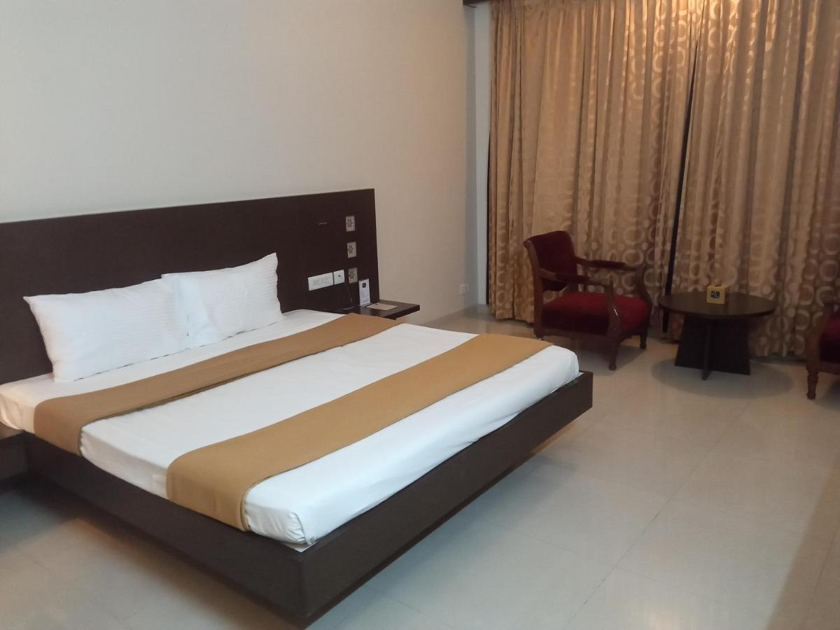Rns One Hotel Subrahmanya Luaran gambar