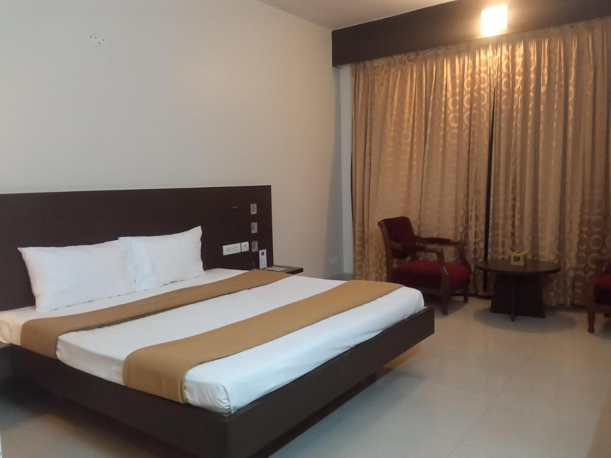 Rns One Hotel Subrahmanya Luaran gambar