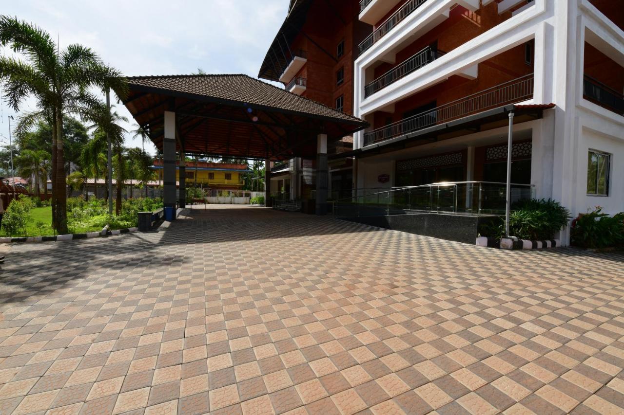 Rns One Hotel Subrahmanya Luaran gambar