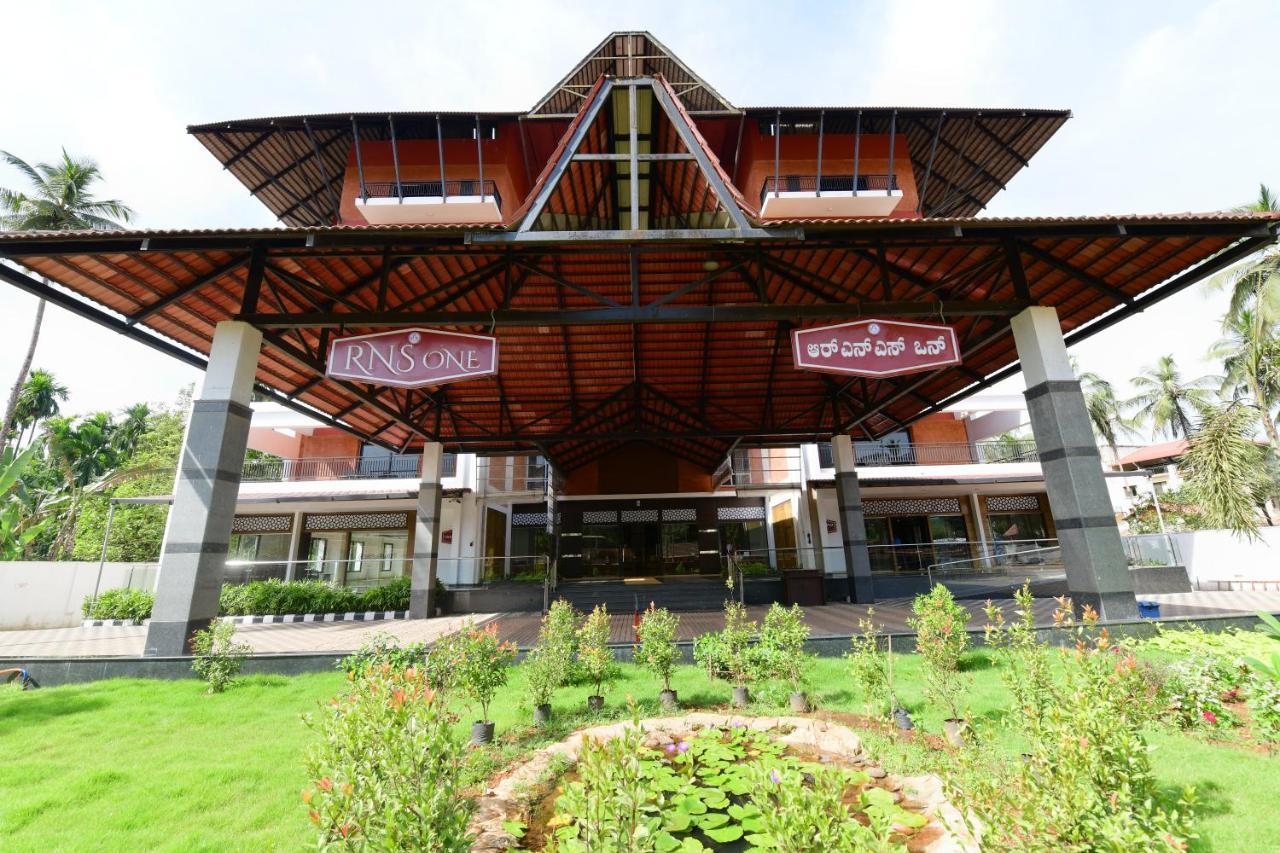 Rns One Hotel Subrahmanya Luaran gambar